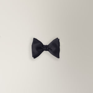 Self-tie Bow Tie in Satin - Black | Andrea Kosta