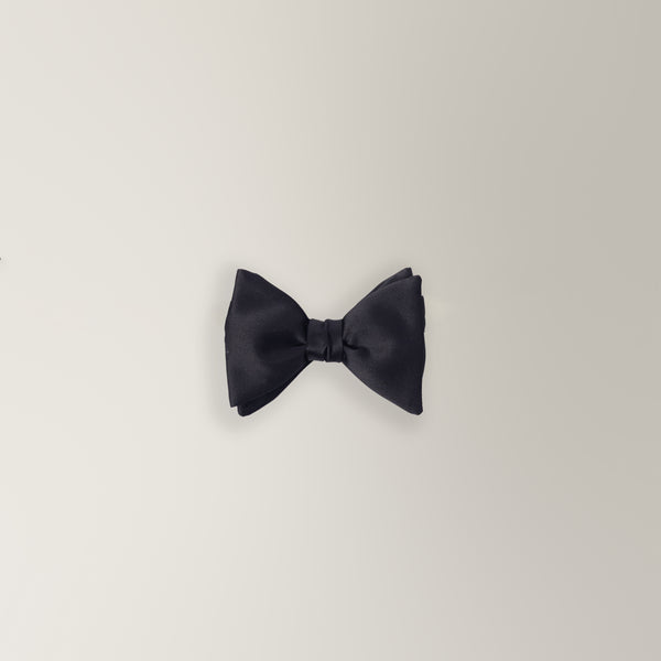 Self-tie Bow Tie in Satin - Black | Andrea Kosta