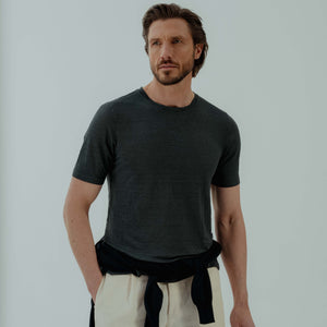 Crew Neck T-Shirt in Linen - Navy | Andrea Kosta